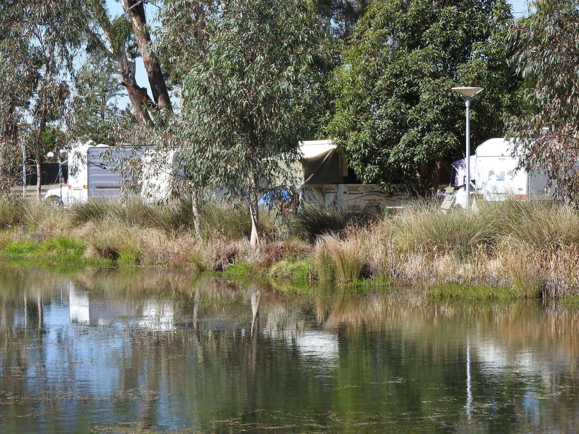 Victoria Lake Holiday Park Shepparton Extérieur photo